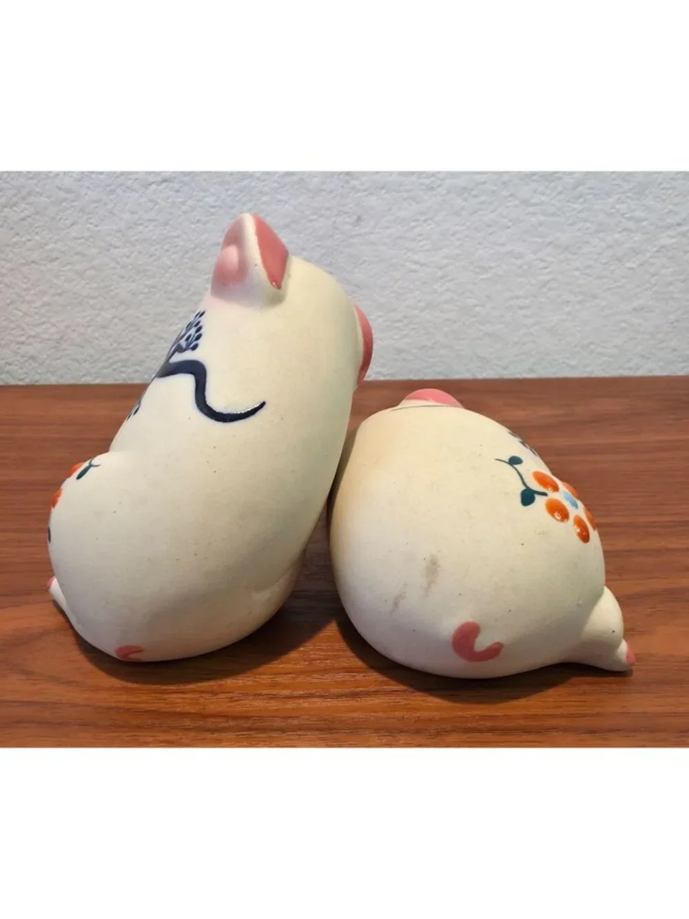 Vintage Hand-Painted Ceramic Pig Salt & Pepper Shakers w/ Gecko & Floral Design